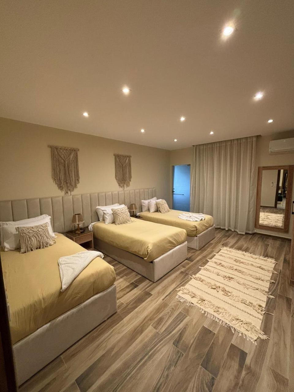 Sequoia Pyramids View Hotel Kafrat al Jabal Bagian luar foto