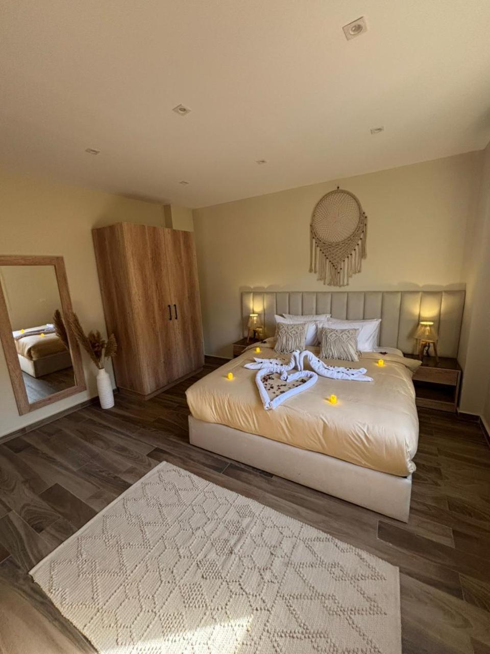 Sequoia Pyramids View Hotel Kafrat al Jabal Bagian luar foto