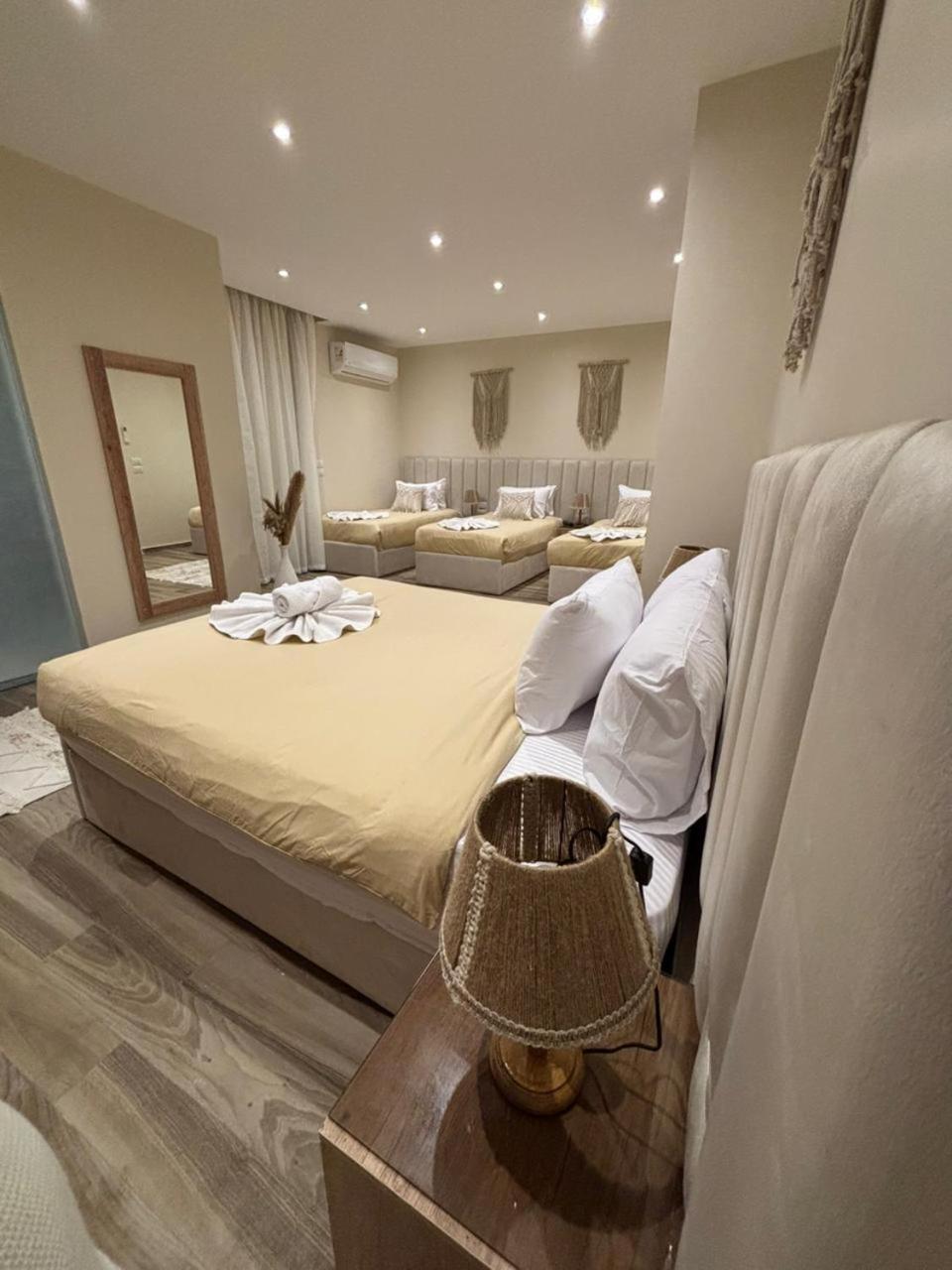Sequoia Pyramids View Hotel Kafrat al Jabal Bagian luar foto