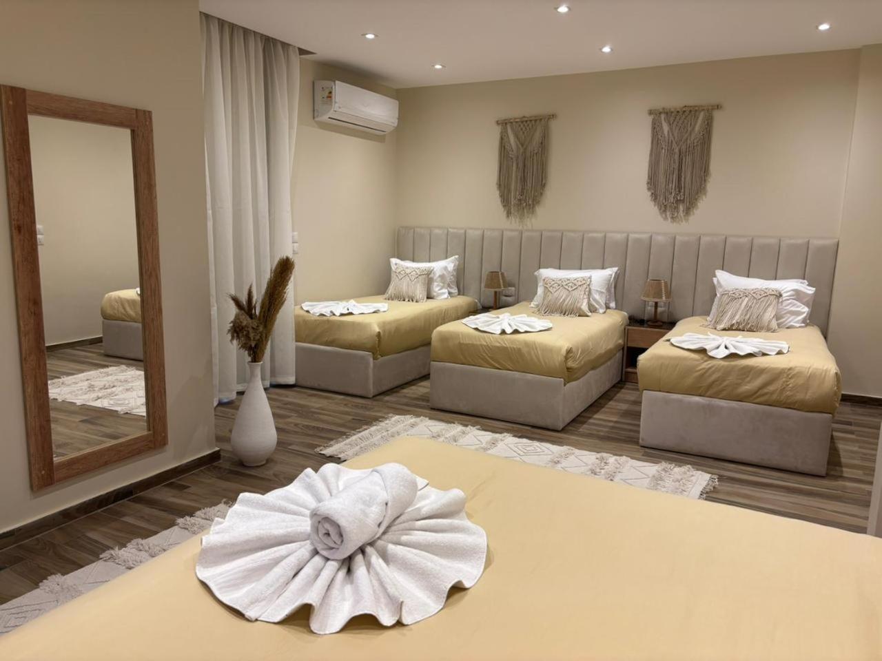 Sequoia Pyramids View Hotel Kafrat al Jabal Bagian luar foto