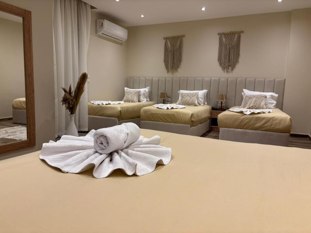 Sequoia Pyramids View Hotel Kafrat al Jabal Bagian luar foto